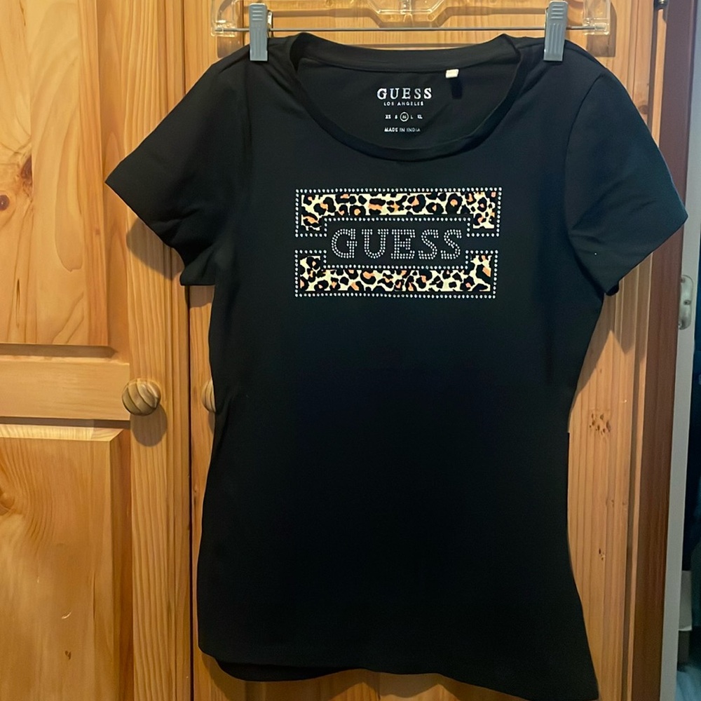 Guess t-shirt
Never been worn 
Medium